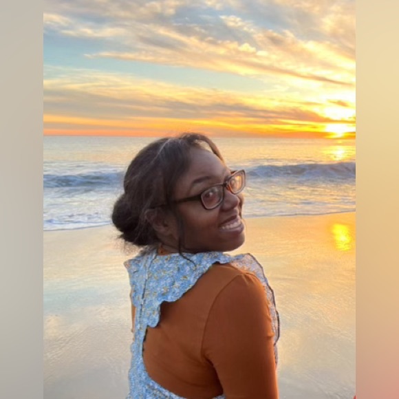 Meet your Posher, Cy - Picture 1 of 8